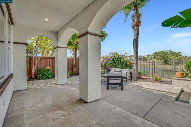 389 Roundhill Dr, Brentwood, CA 94513