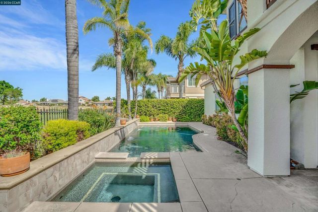 389 Roundhill Dr, Brentwood, CA 94513