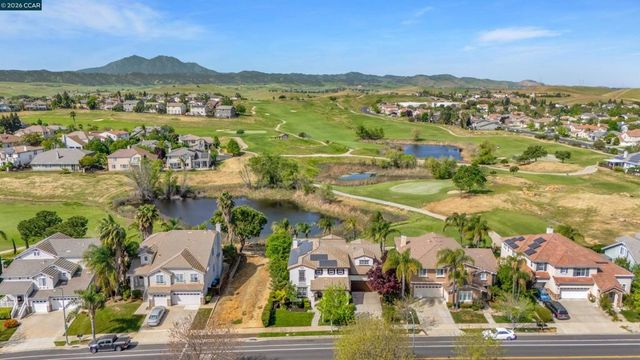 389 Roundhill Dr, Brentwood, CA 94513