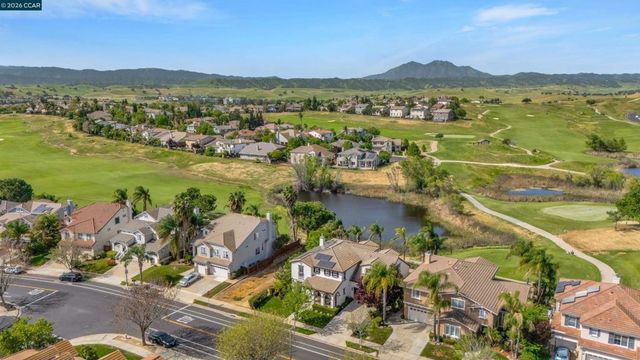 389 Roundhill Dr, Brentwood, CA 94513