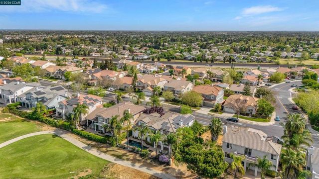 389 Roundhill Dr, Brentwood, CA 94513