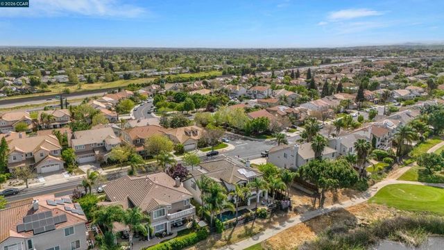 389 Roundhill Dr, Brentwood, CA 94513