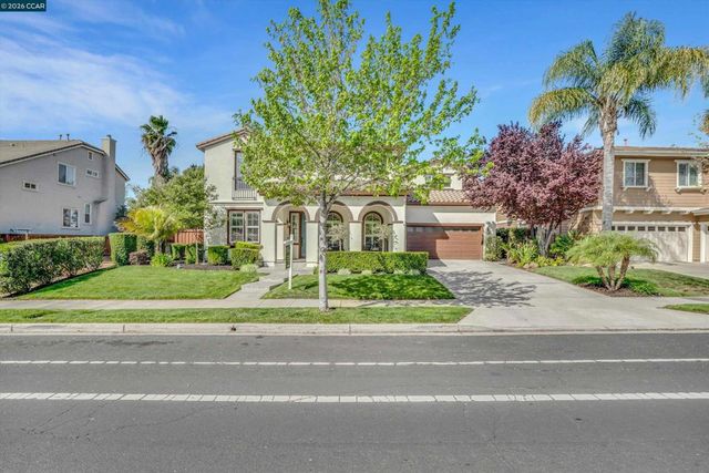 389 Roundhill Dr, Brentwood, CA 94513