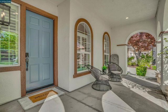 389 Roundhill Dr, Brentwood, CA 94513