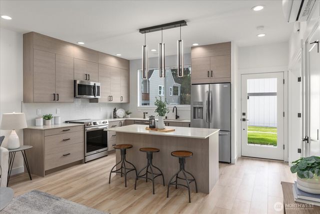 10326 B Ashworth Avenue N, Seattle, WA 98133