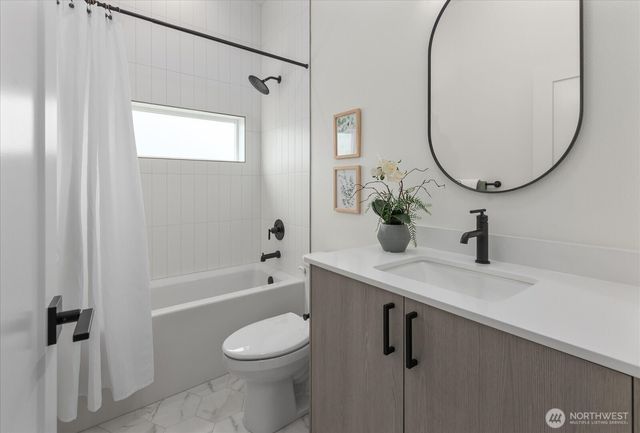 10326 B Ashworth Avenue N, Seattle, WA 98133