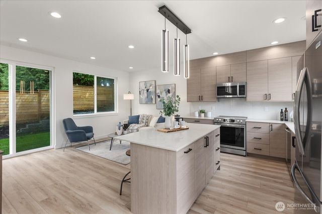 10326 B Ashworth Avenue N, Seattle, WA 98133