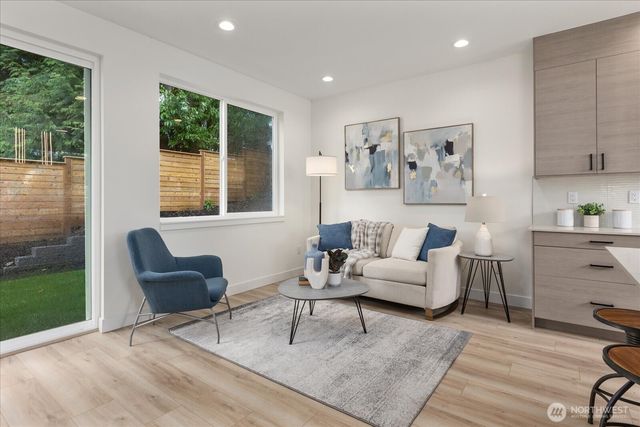10326 B Ashworth Avenue N, Seattle, WA 98133
