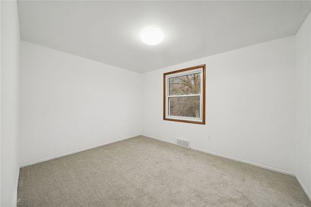 690 Pine Valley Dr, Plum Boro, PA 15239