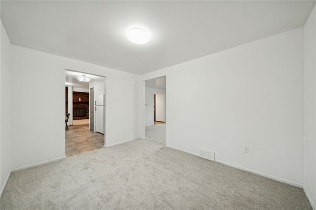 690 Pine Valley Dr, Plum Boro, PA 15239