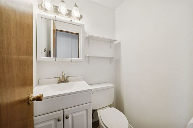 690 Pine Valley Dr, Plum Boro, PA 15239