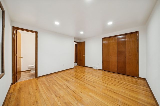 690 Pine Valley Dr, Plum Boro, PA 15239