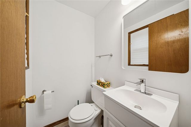 690 Pine Valley Dr, Plum Boro, PA 15239