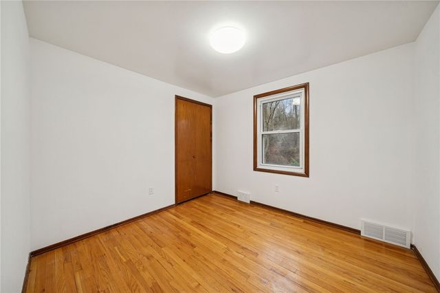 690 Pine Valley Dr, Plum Boro, PA 15239