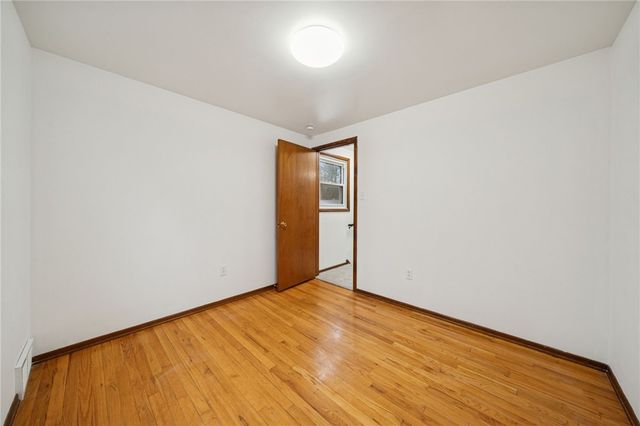 690 Pine Valley Dr, Plum Boro, PA 15239