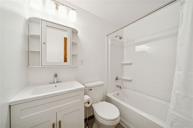 690 Pine Valley Dr, Plum Boro, PA 15239