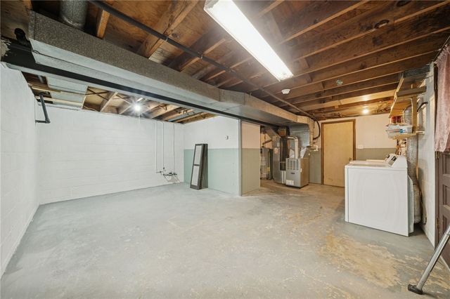 690 Pine Valley Dr, Plum Boro, PA 15239