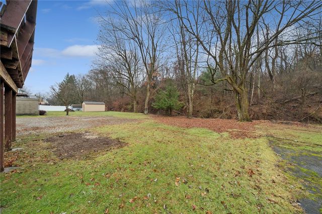 690 Pine Valley Dr, Plum Boro, PA 15239