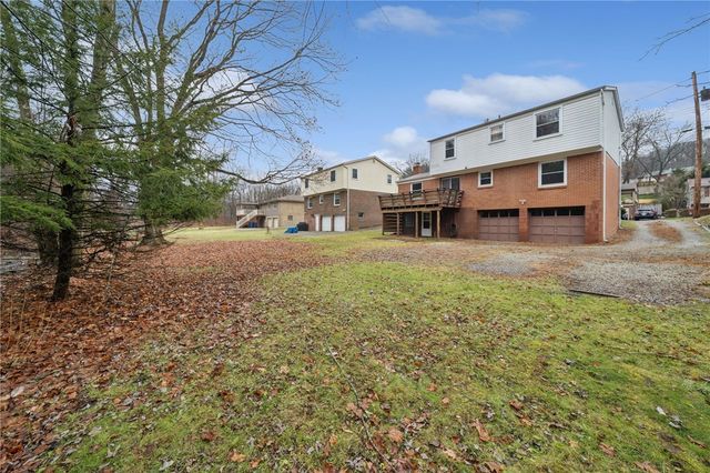 690 Pine Valley Dr, Plum Boro, PA 15239