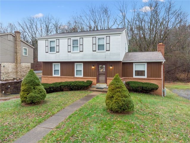 690 Pine Valley Dr, Plum Boro, PA 15239