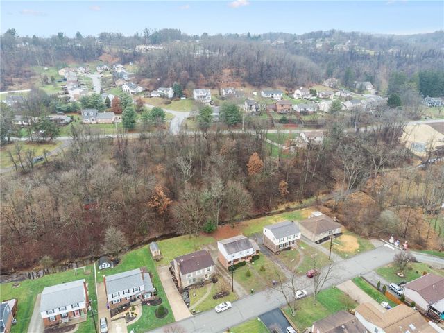 690 Pine Valley Dr, Plum Boro, PA 15239