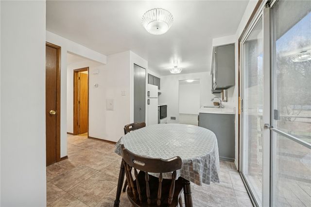 690 Pine Valley Dr, Plum Boro, PA 15239