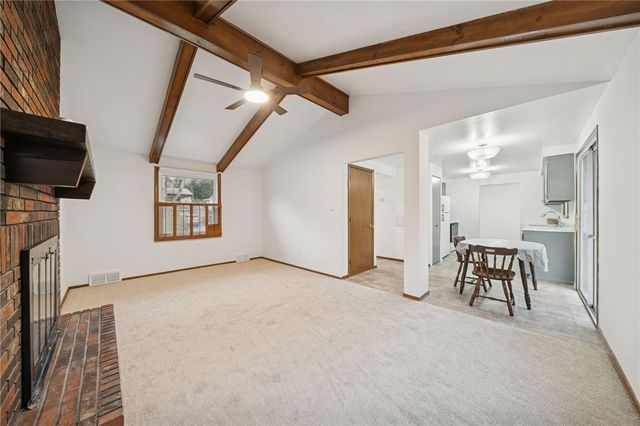 690 Pine Valley Dr, Plum Boro, PA 15239