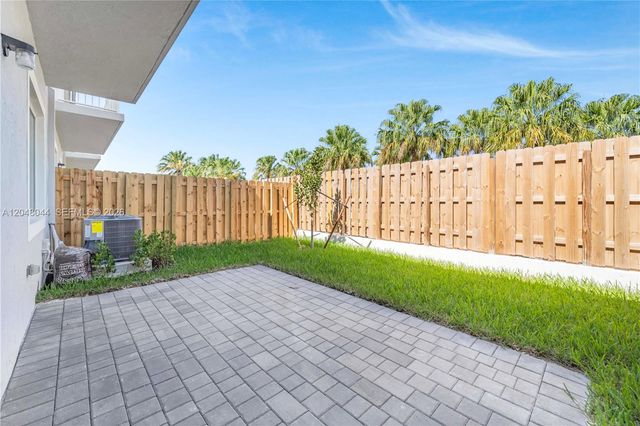 701 SE 13th St Cir, Homestead, FL 33034