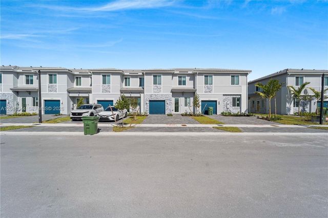 701 SE 13th St Cir, Homestead, FL 33034