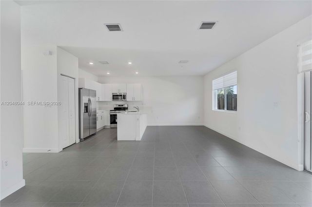 701 SE 13th St Cir, Homestead, FL 33034