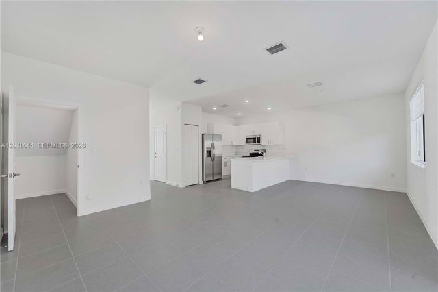 701 SE 13th St Cir, Homestead, FL 33034