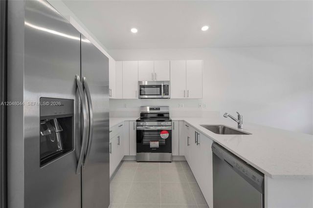 701 SE 13th St Cir, Homestead, FL 33034
