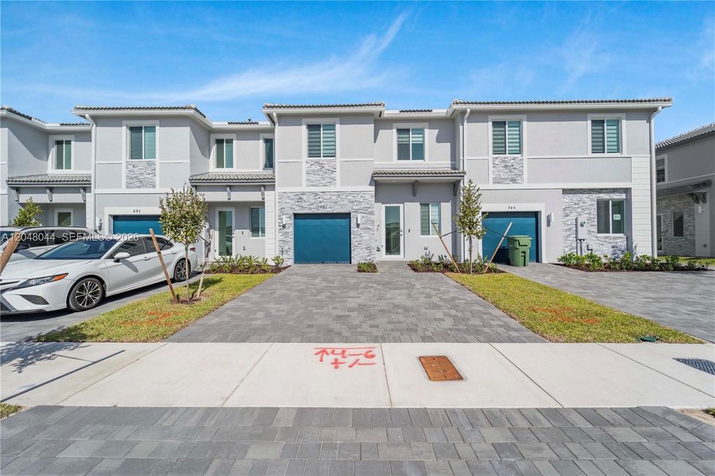 701 SE 13th St Cir, Homestead, FL 33034