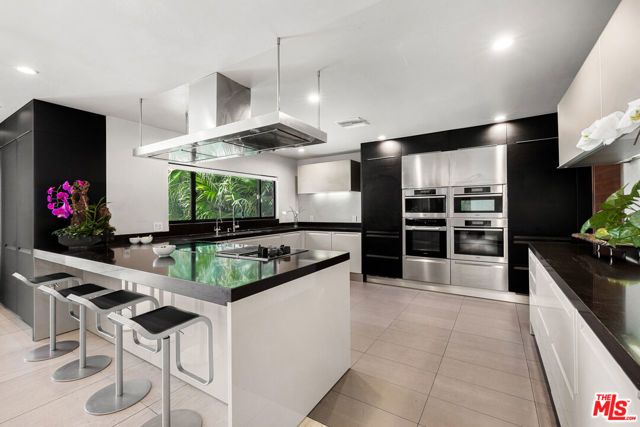 2052 Stradella Road, Los Angeles, CA 90077