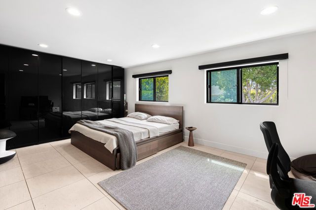 2052 Stradella Road, Los Angeles, CA 90077