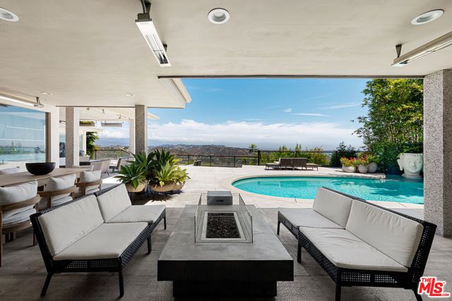 2052 Stradella Road, Los Angeles, CA 90077