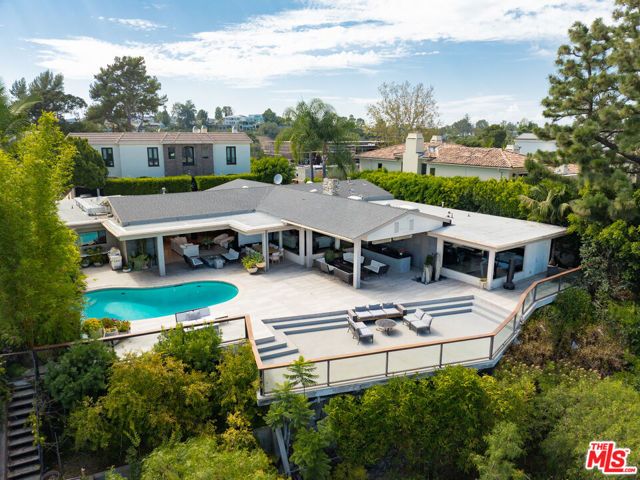 2052 Stradella Road, Los Angeles, CA 90077