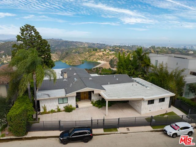 2052 Stradella Road, Los Angeles, CA 90077