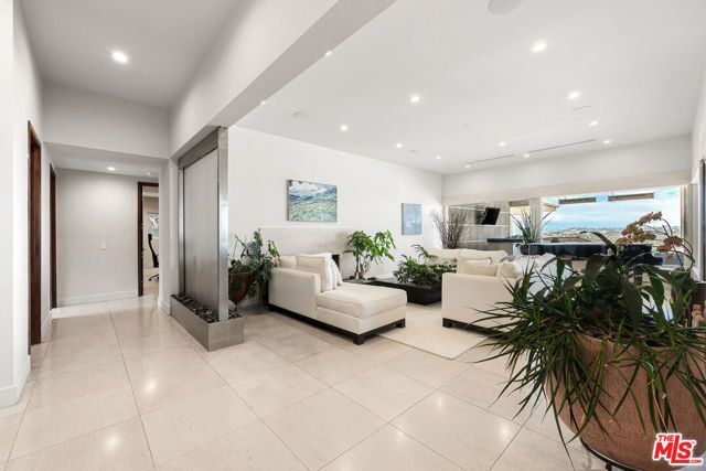 2052 Stradella Road, Los Angeles, CA 90077