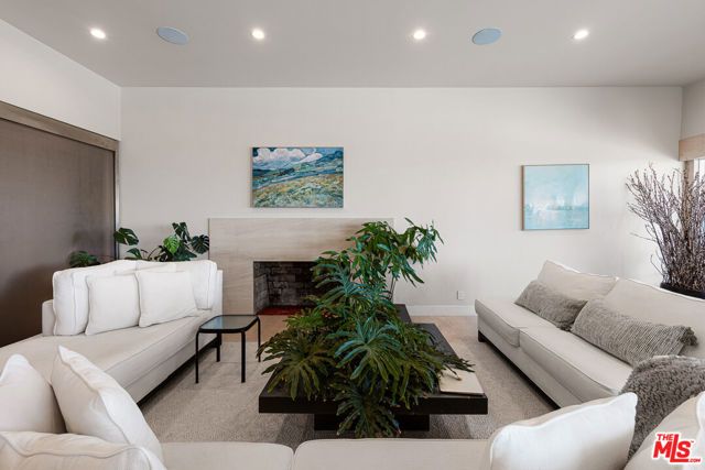 2052 Stradella Road, Los Angeles, CA 90077