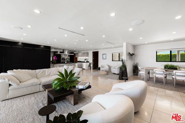 2052 Stradella Road, Los Angeles, CA 90077