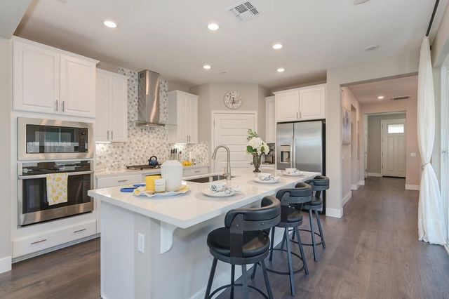 7024 Starburst Ln, Roseville, CA 95747
