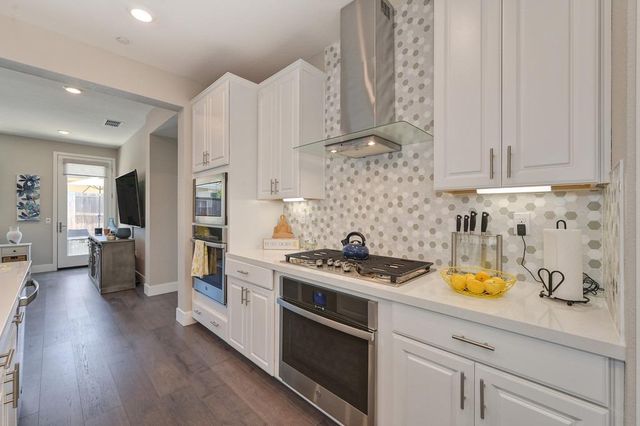 7024 Starburst Ln, Roseville, CA 95747