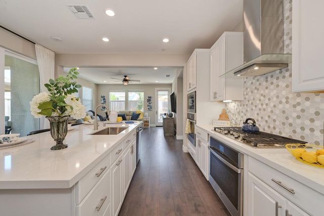 7024 Starburst Ln, Roseville, CA 95747