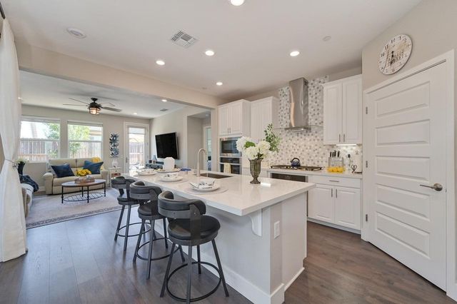 7024 Starburst Ln, Roseville, CA 95747