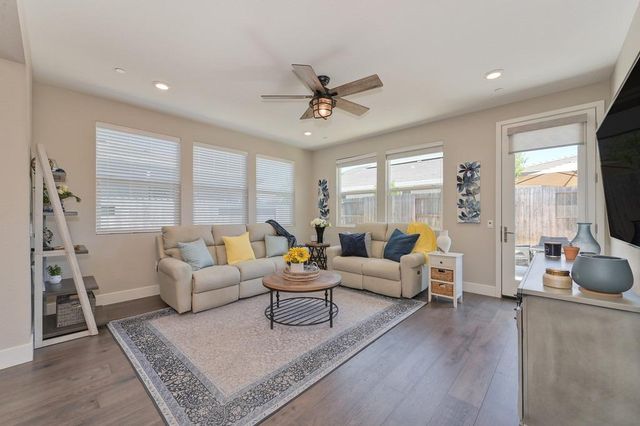 7024 Starburst Ln, Roseville, CA 95747