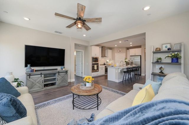 7024 Starburst Ln, Roseville, CA 95747
