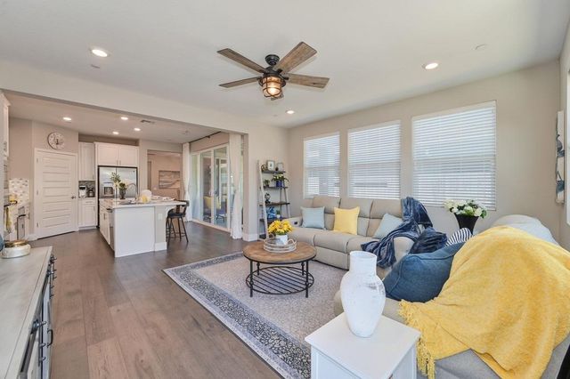 7024 Starburst Ln, Roseville, CA 95747