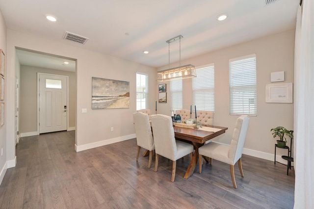 7024 Starburst Ln, Roseville, CA 95747