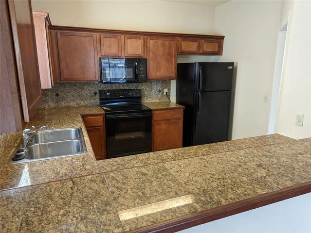 2546 N Oakland Zion Road, Fayetteville, AR 72703